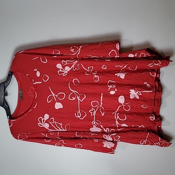 Chalet et ceci Mackenzie Top in Carmine Print ~ Crinkle Top - Picture 11 of 16